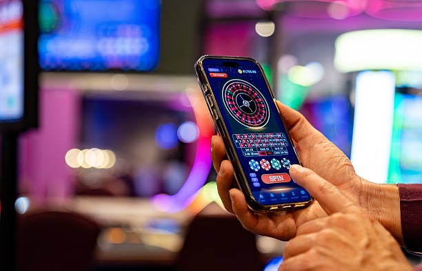 Lucky Twins game interface showing prediction selection and round status